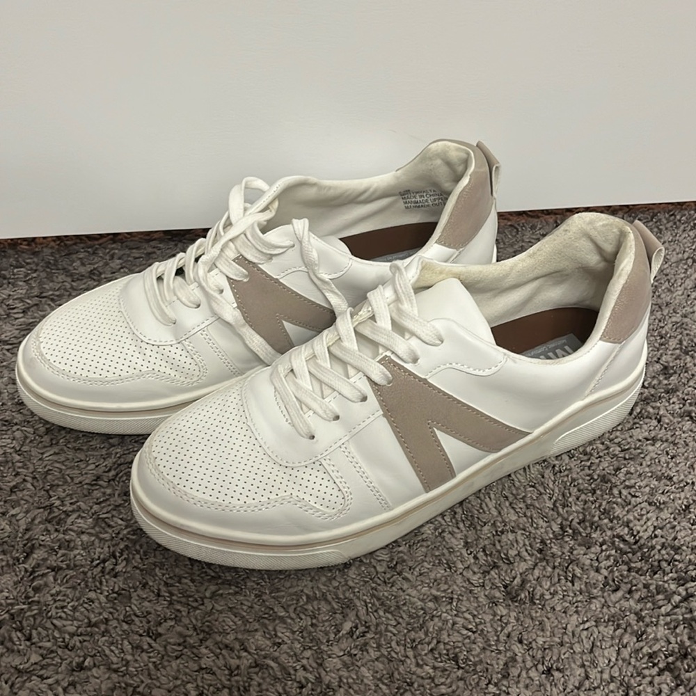 Mia Sneakers